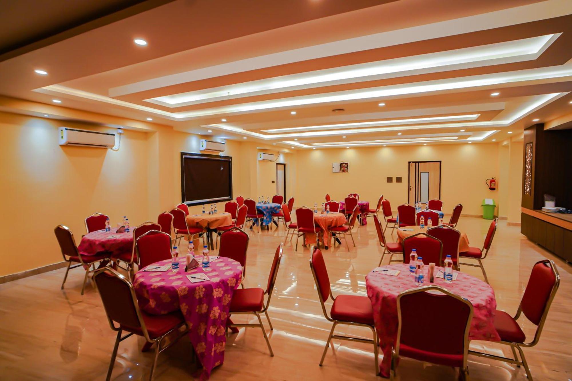 Prasant On Beach Resort !! Lift - Wifi -Restaurant-Parking Facilities-Newly Decorated Room !! ماندارموني المظهر الخارجي الصورة