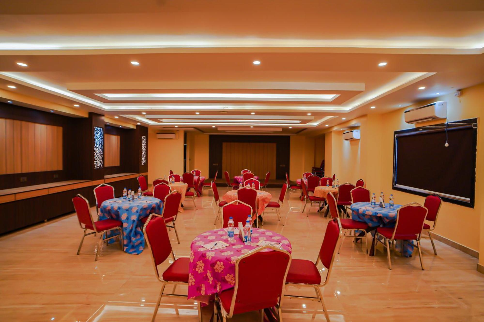 Prasant On Beach Resort !! Lift - Wifi -Restaurant-Parking Facilities-Newly Decorated Room !! ماندارموني المظهر الخارجي الصورة
