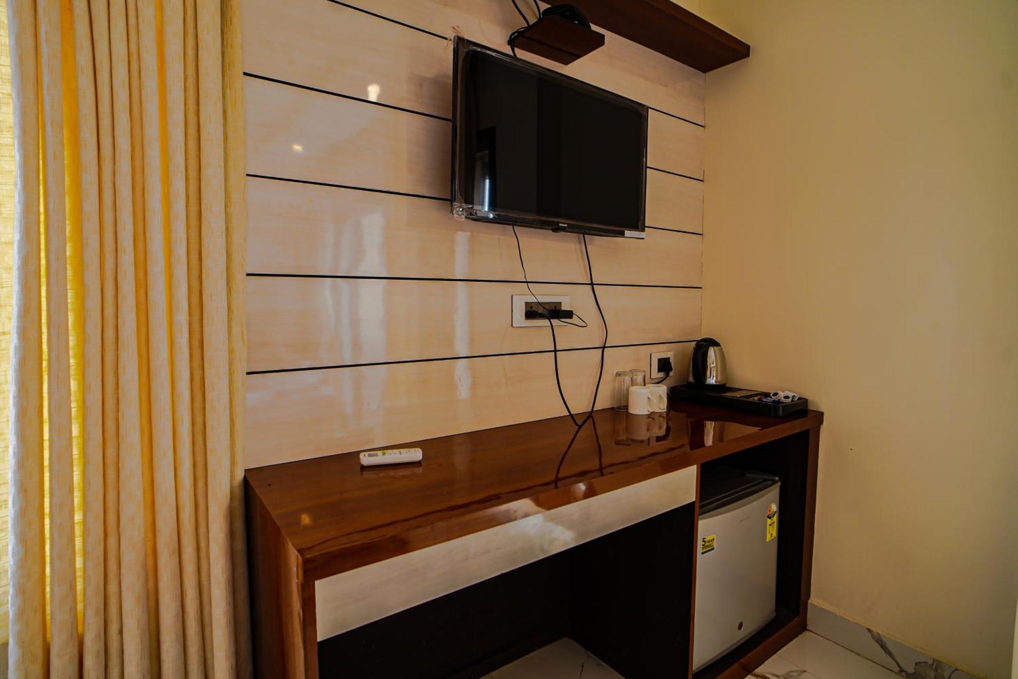 Prasant On Beach Resort !! Lift - Wifi -Restaurant-Parking Facilities-Newly Decorated Room !! ماندارموني المظهر الخارجي الصورة