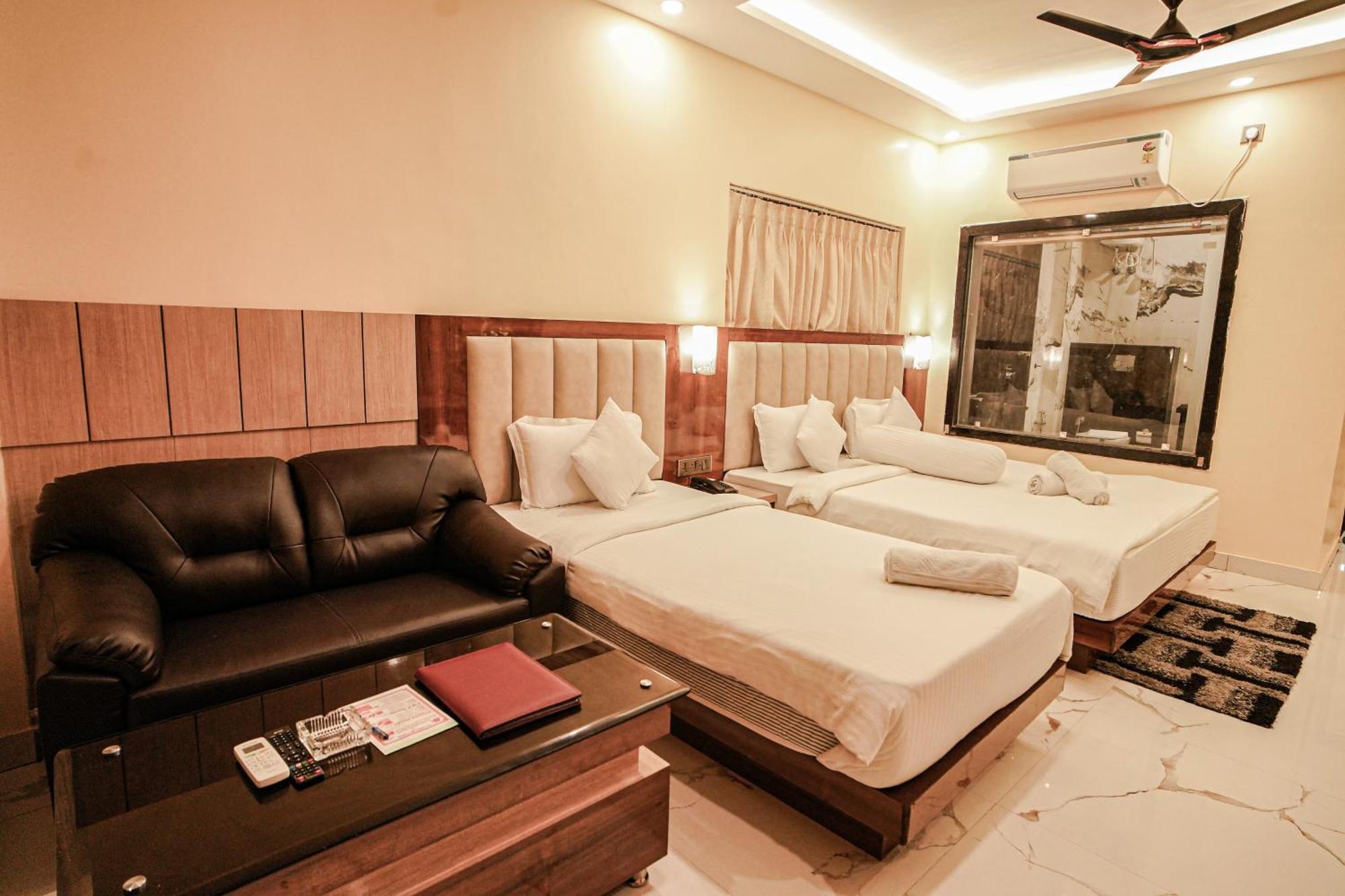Prasant On Beach Resort !! Lift - Wifi -Restaurant-Parking Facilities-Newly Decorated Room !! ماندارموني المظهر الخارجي الصورة