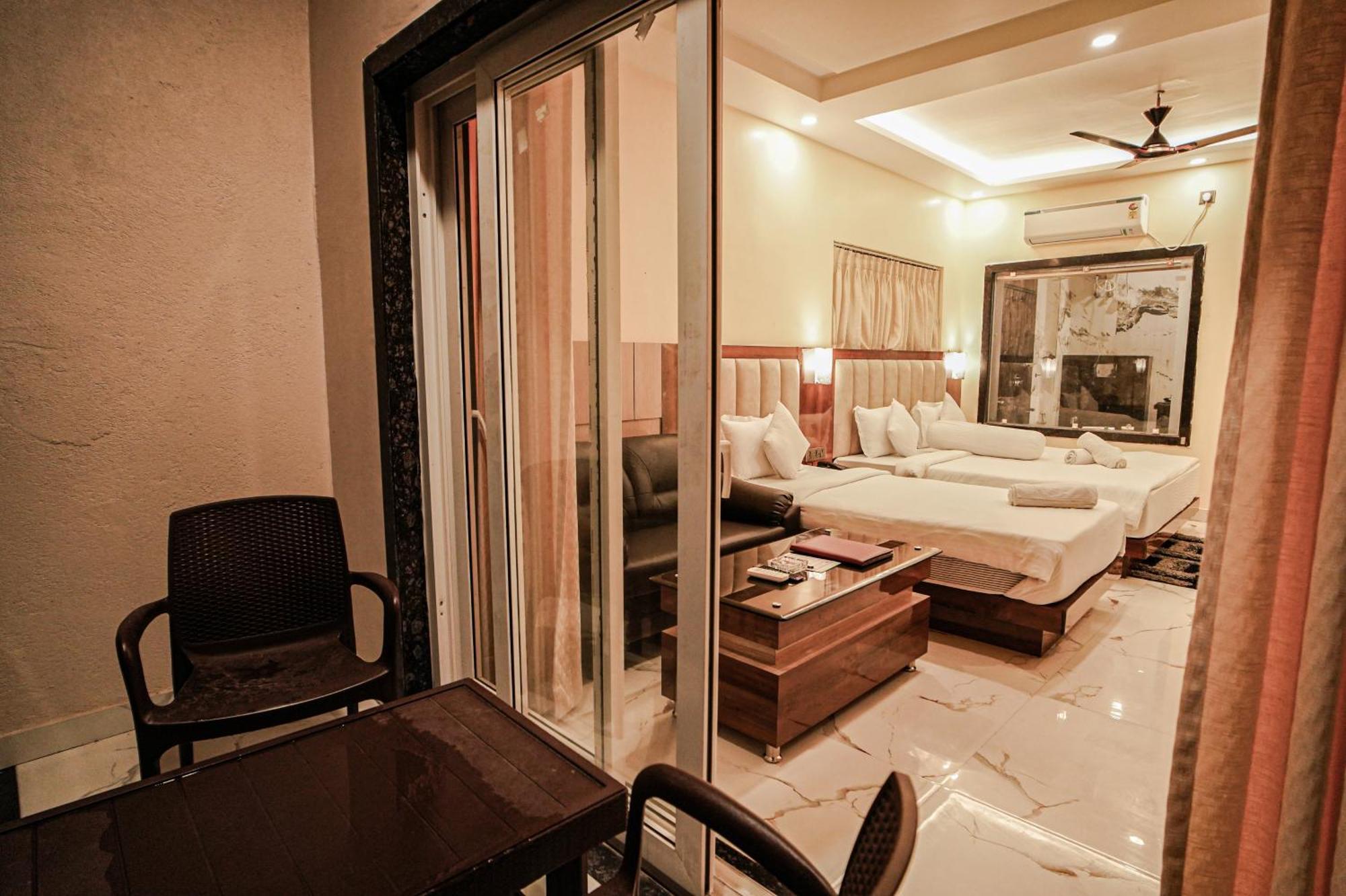 Prasant On Beach Resort !! Lift - Wifi -Restaurant-Parking Facilities-Newly Decorated Room !! ماندارموني المظهر الخارجي الصورة