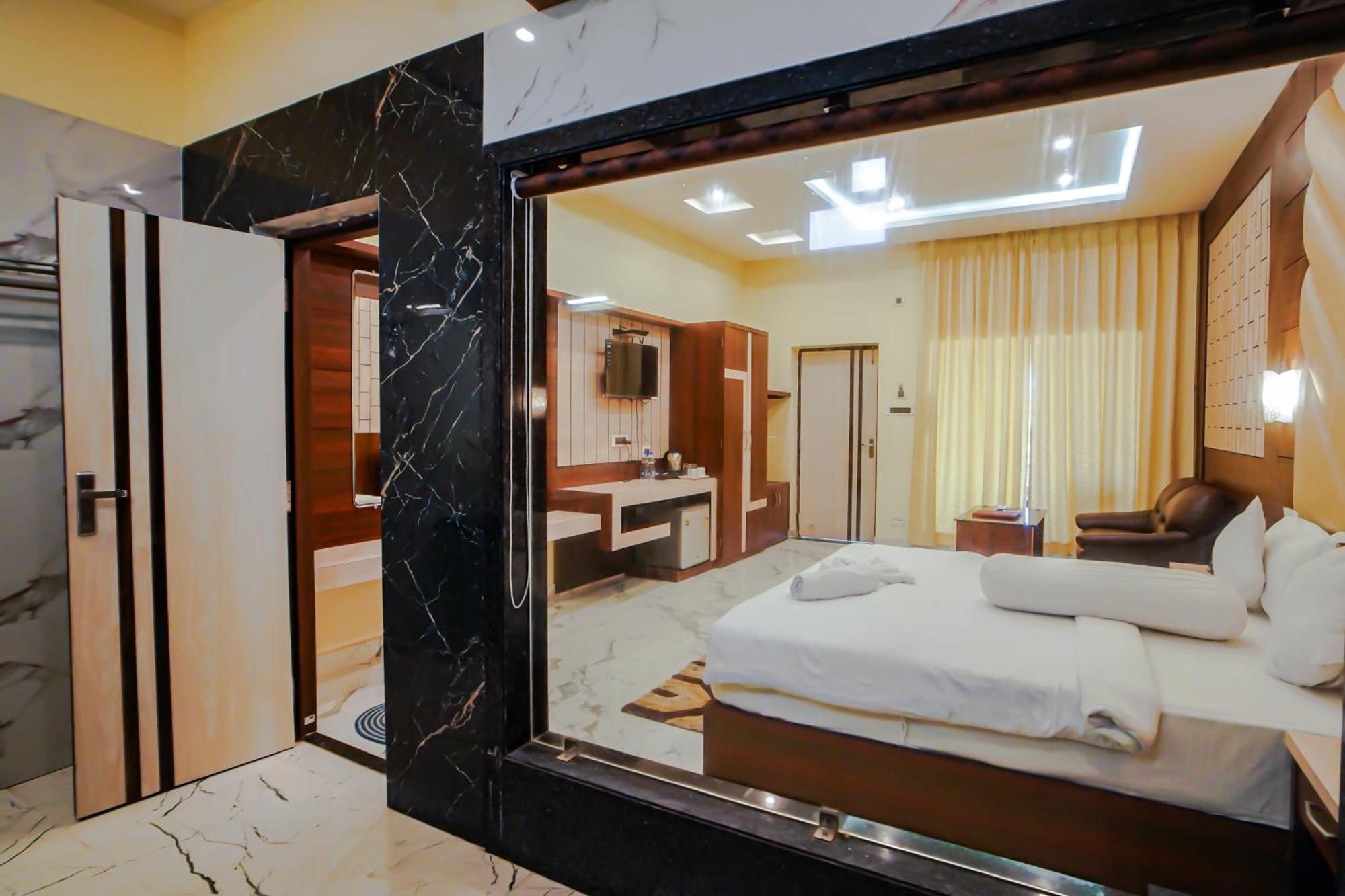 Prasant On Beach Resort !! Lift - Wifi -Restaurant-Parking Facilities-Newly Decorated Room !! ماندارموني المظهر الخارجي الصورة