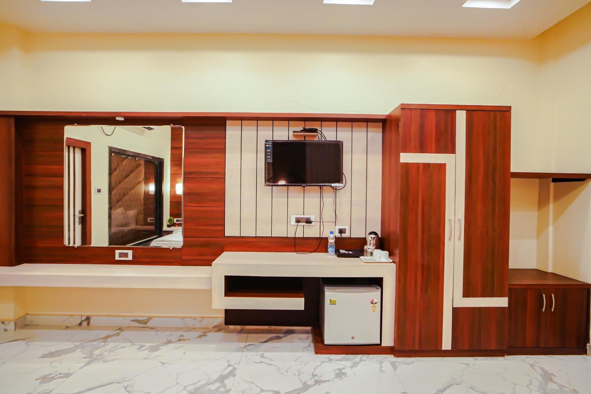 Prasant On Beach Resort !! Lift - Wifi -Restaurant-Parking Facilities-Newly Decorated Room !! ماندارموني المظهر الخارجي الصورة