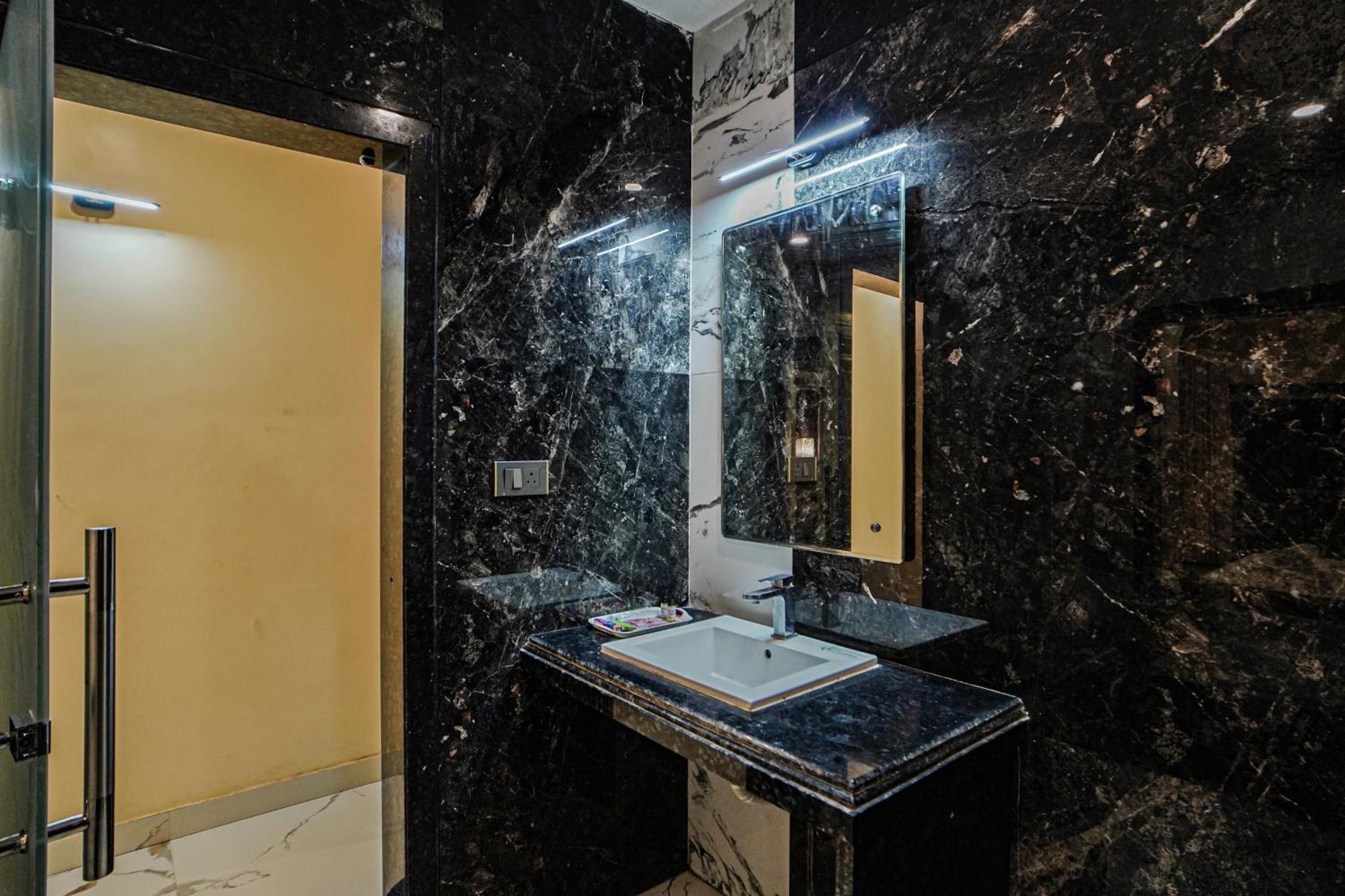 Prasant On Beach Resort !! Lift - Wifi -Restaurant-Parking Facilities-Newly Decorated Room !! ماندارموني المظهر الخارجي الصورة