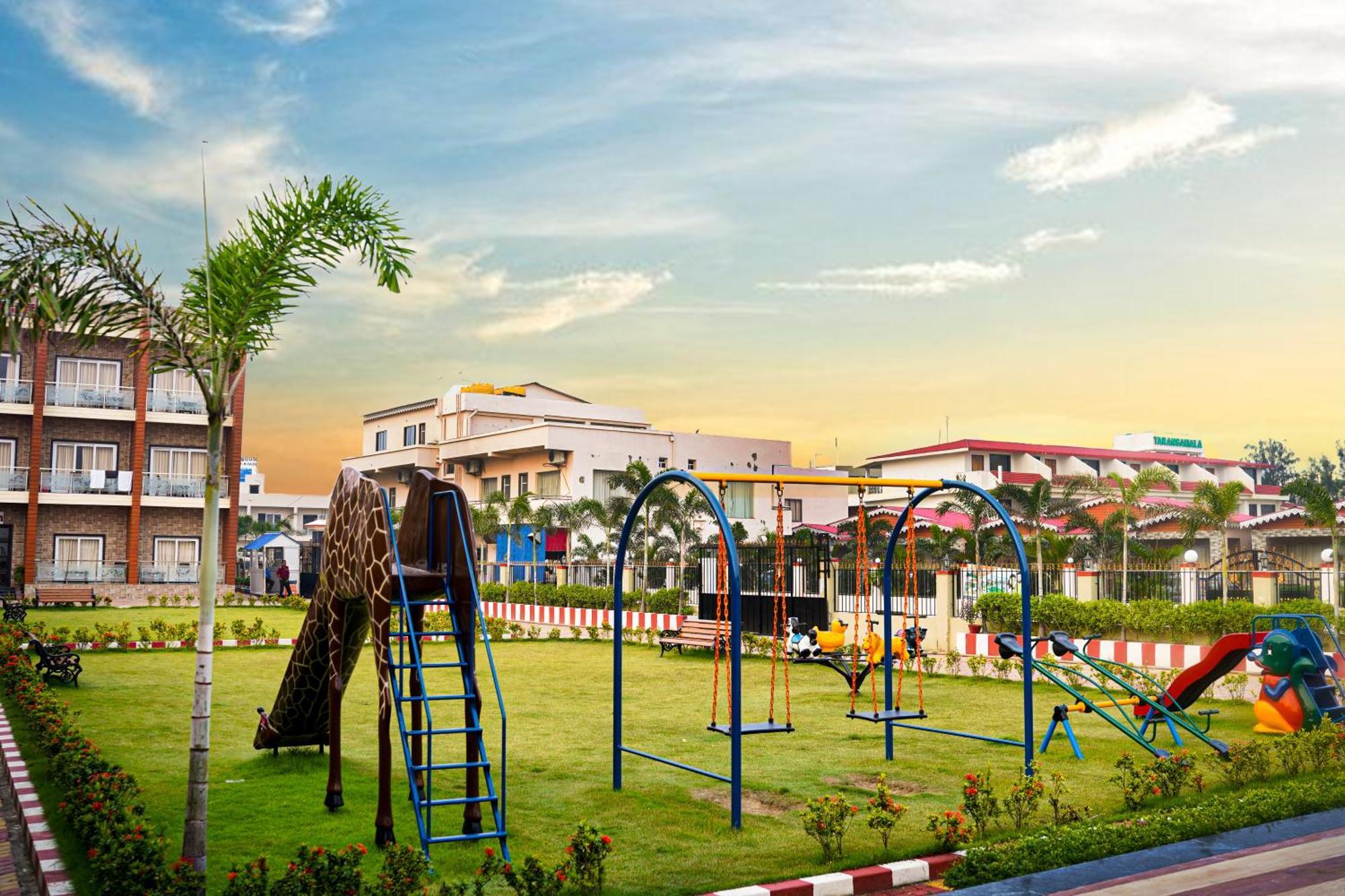 Prasant On Beach Resort !! Lift - Wifi -Restaurant-Parking Facilities-Newly Decorated Room !! ماندارموني المظهر الخارجي الصورة