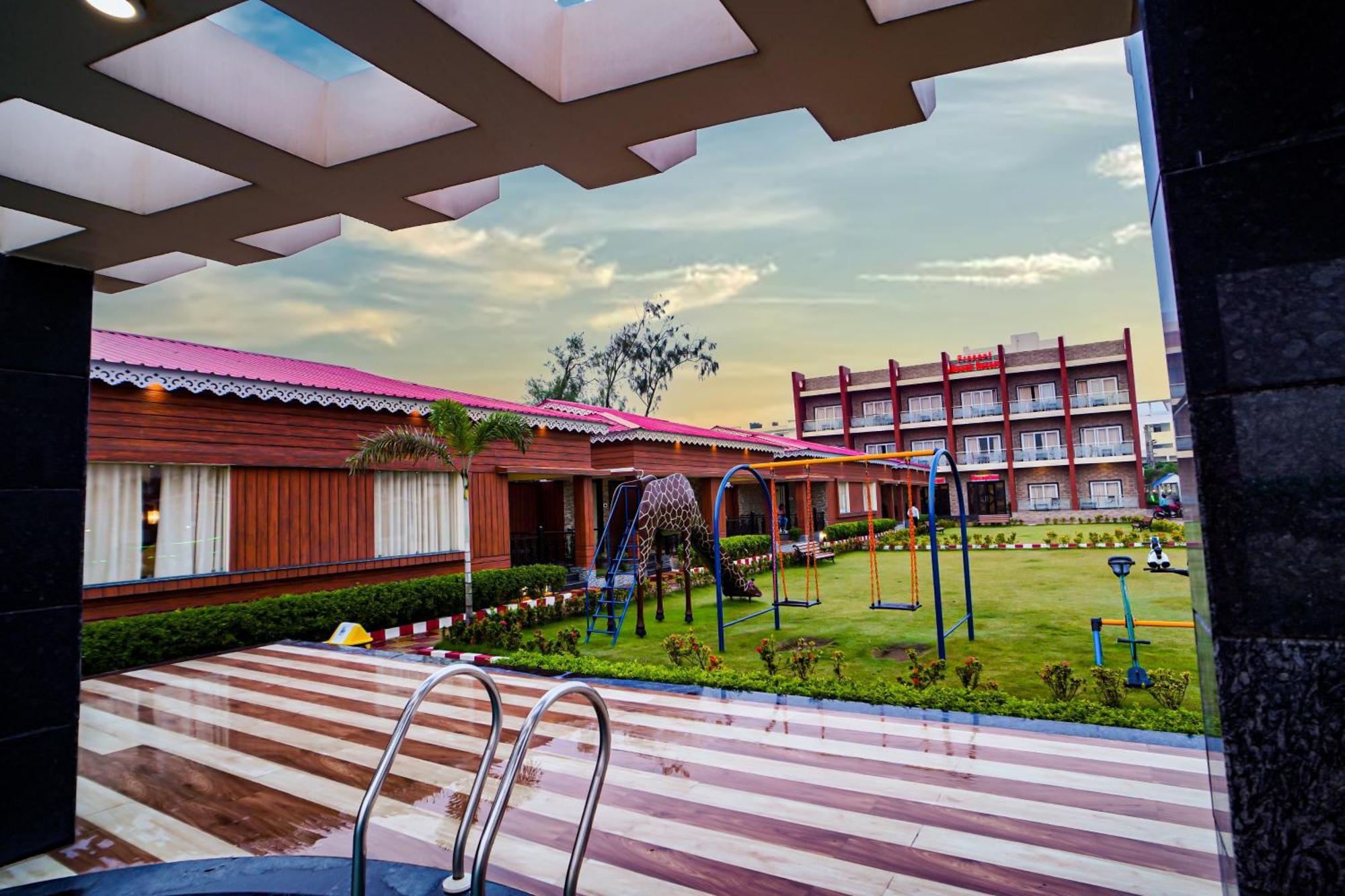 Prasant On Beach Resort !! Lift - Wifi -Restaurant-Parking Facilities-Newly Decorated Room !! ماندارموني المظهر الخارجي الصورة