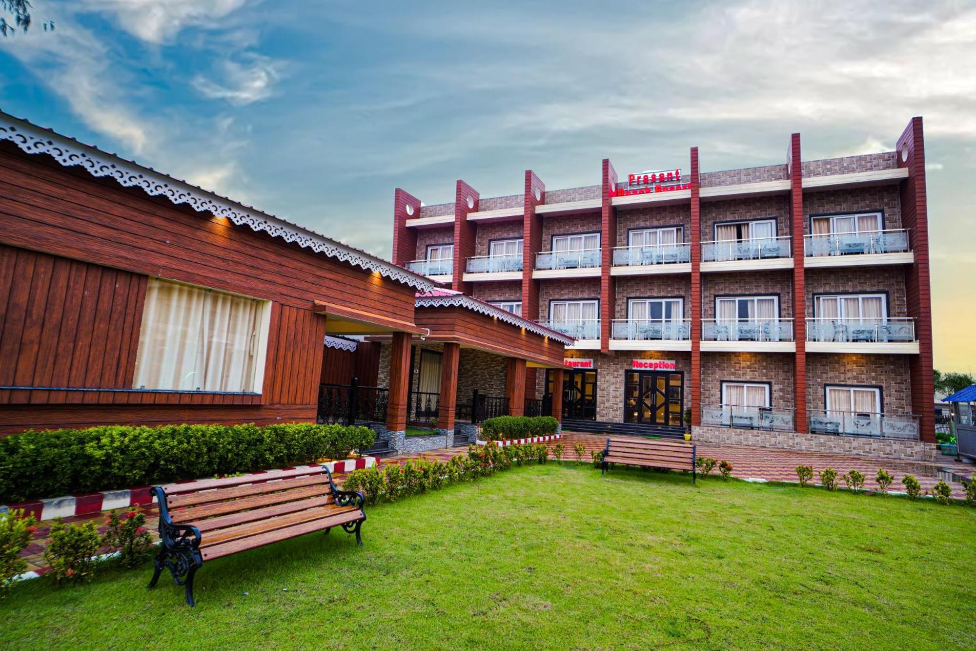 Prasant On Beach Resort !! Lift - Wifi -Restaurant-Parking Facilities-Newly Decorated Room !! ماندارموني المظهر الخارجي الصورة